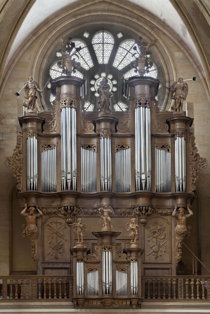 Vue générale du buffet de l'orgue de l'église Notre-Dame de Mouzon. © Région Grand Est – Inventaire général / Thomas, Patrice.