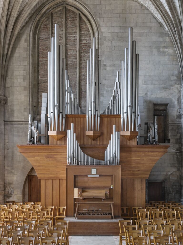 Vue générale du buffet de l'orgue de l'église Saint-Nicolas de Rethel. © Région Grand Est – Inventaire général / Thomas, Patrice.