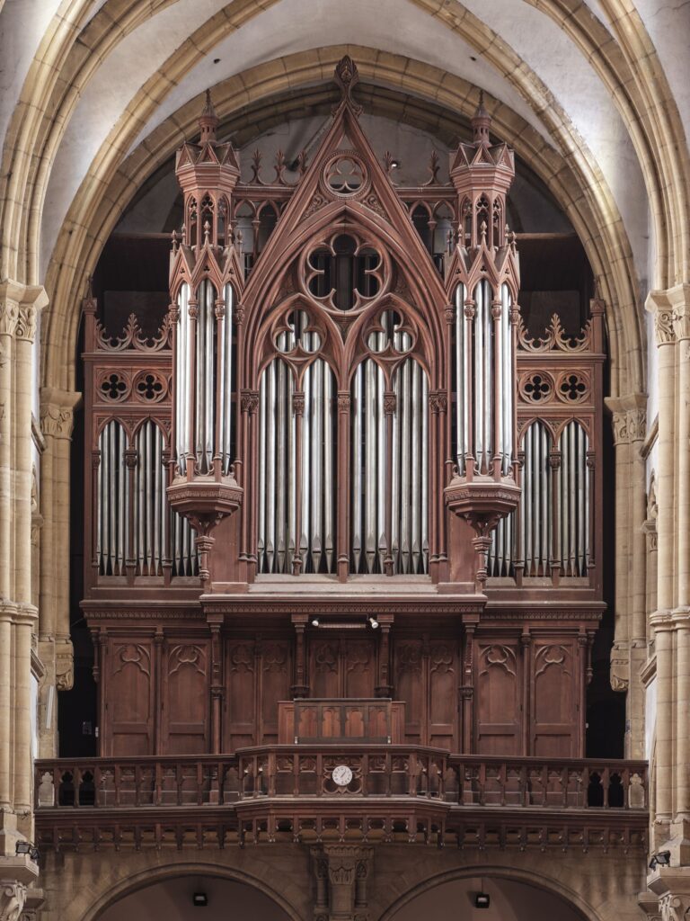 Vue générale du buffet du grand orgue de l'église Saint-Rémi de Charleville-Mézières. © Région Grand Est – Inventaire général / Thomas, Patrice.