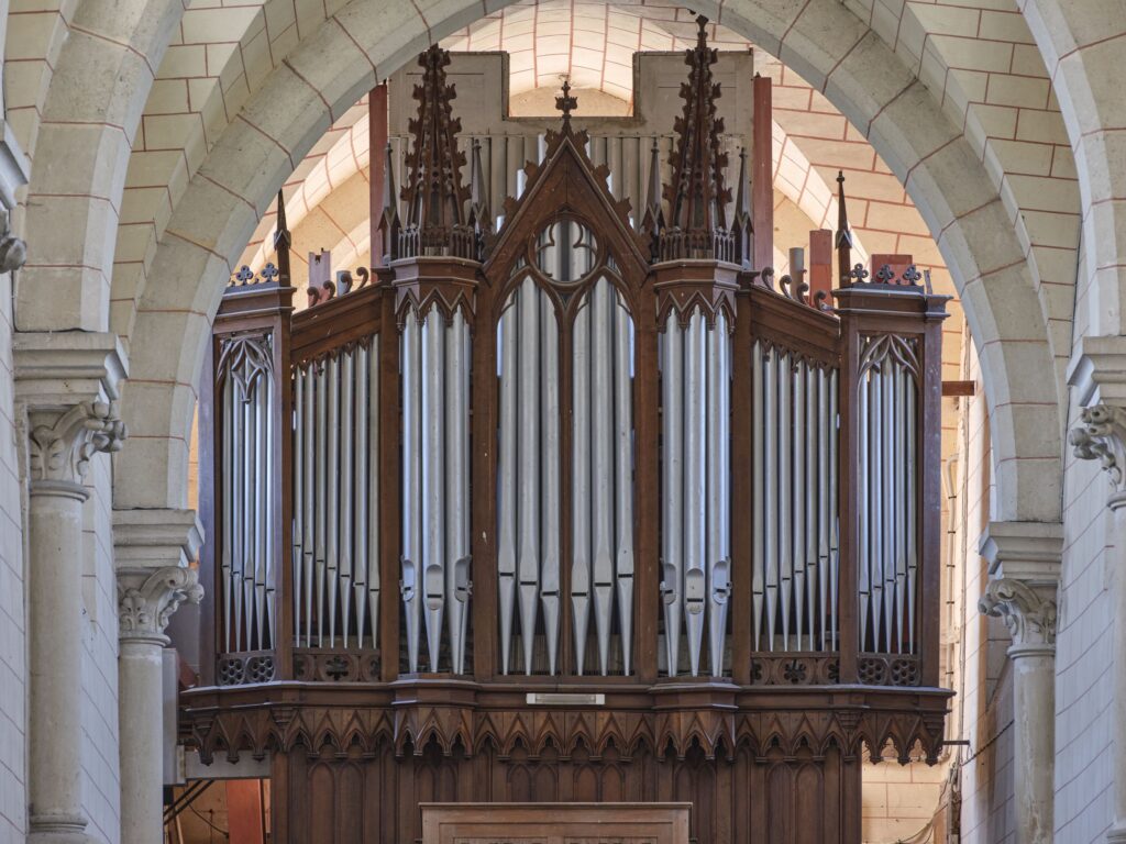 Vue générale du buffet de l'orgue de Saint-Germainmont. © Région Grand Est – Inventaire général / Thomas, Patrice.